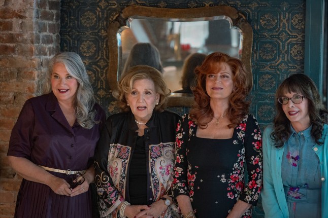 Nonnas. (L-R) Lorraine Bracco as Roberta, Brenda Vaccaro as Antonella, Susan Sarandon as Gia and Talia Shire as Teresa in Nonnas. Cr. Jeong Park/Netflix ?? 2025.